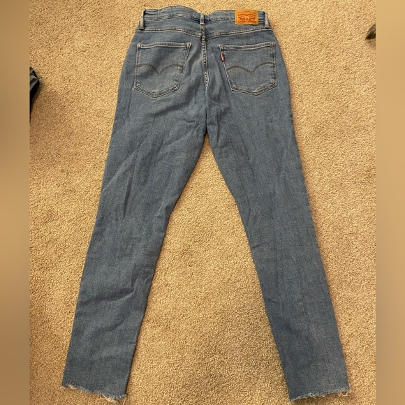 Levi’s Distressed Cropped Jeans - Picture 2 of 3